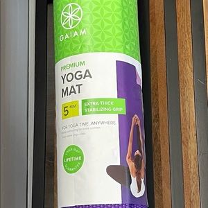 NWT Gaiam Premium 2-Color Yoga Mat, 5mm.